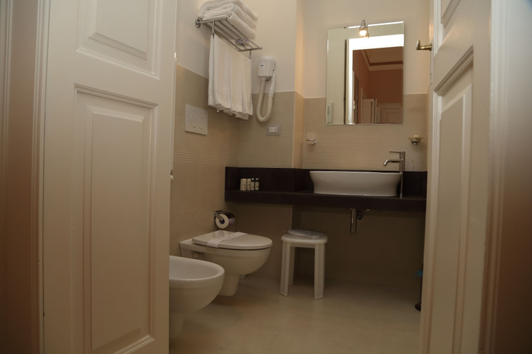 Bathroom 3, Hotel Belami, Lecce
