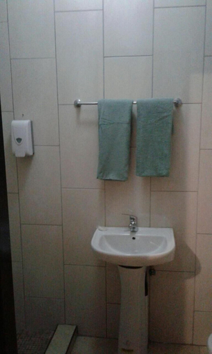 Bathroom 5, Central Lodge Hotels, City of Johannesburg