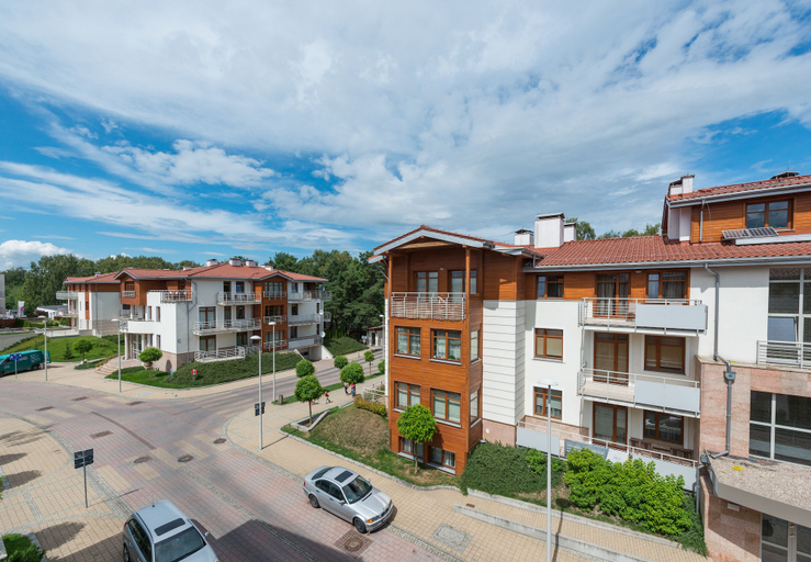Exterior & Views