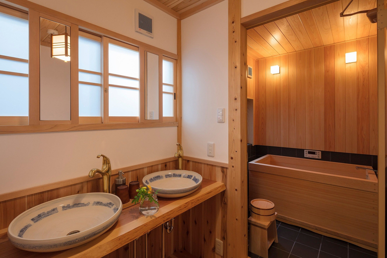 Bathroom 4, Garakuan, Kyoto
