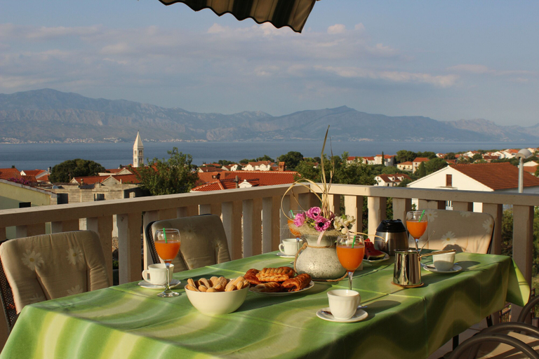 Food & Drinks 5, Apartments Sweet Life, Supetar