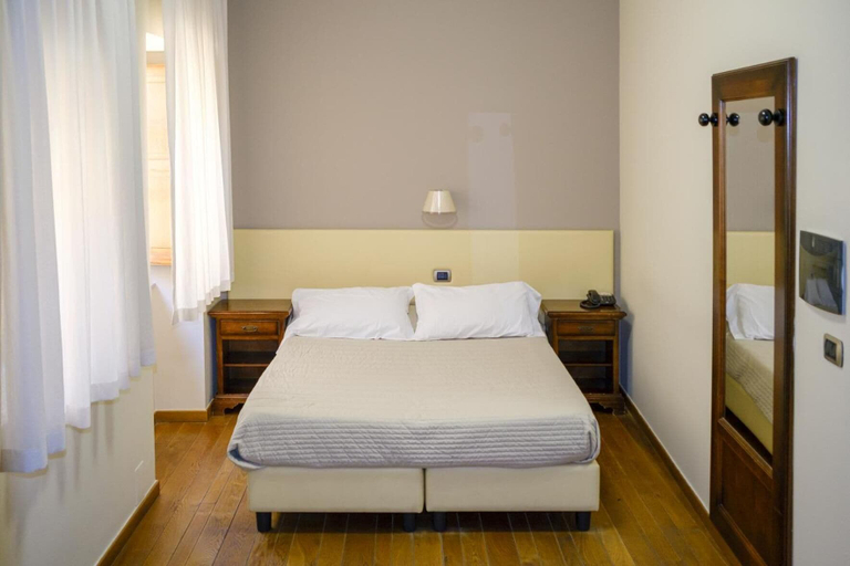 Bedroom 4, Hotel Medici, Messina