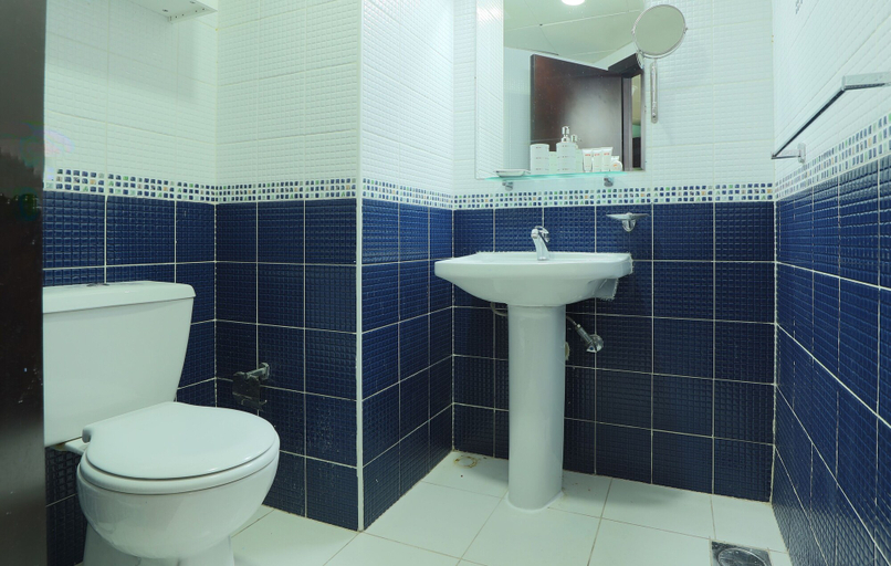 Bathroom, OYO Home 301 2BHK Dubai Gate 1 JLT, Dubai