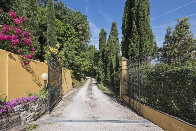 Others 5, Villa Casalguidi, Pistoia