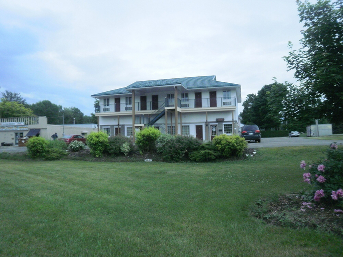 Exterior & Views