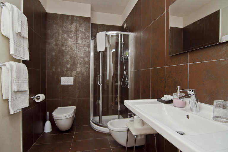 Bathroom 5, Stile Libero, Bergamo