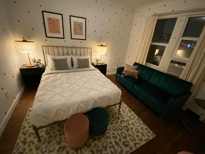 Bedroom 1, Gorgeous Studio in Beverly Boulevard! Sleeps 4!, Los Angeles