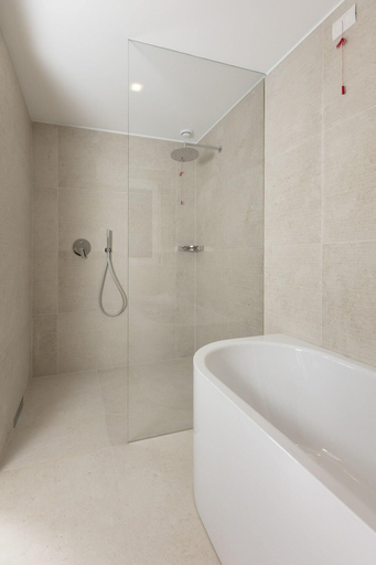 Bathroom 5, Summit Hotel, Latina