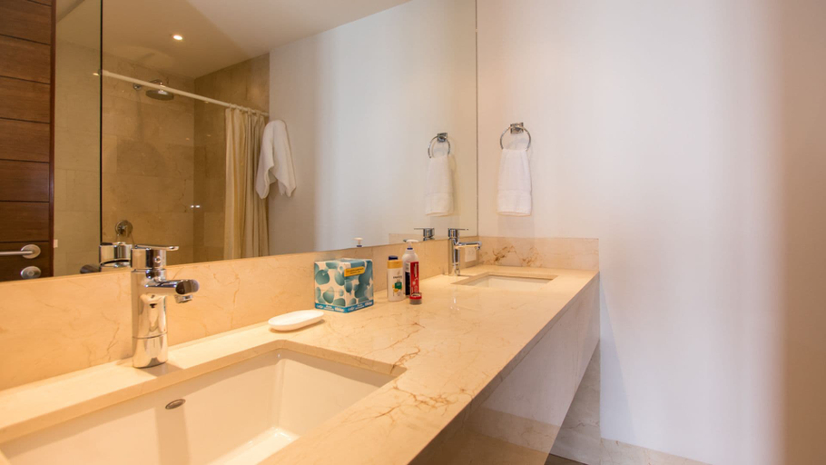 Bathroom 4, Miyana VIP Luxury Suite by  LiveMexicoCity, Mexico City