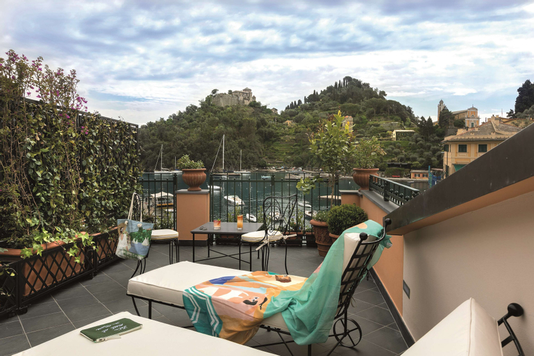 Exterior & Views 16