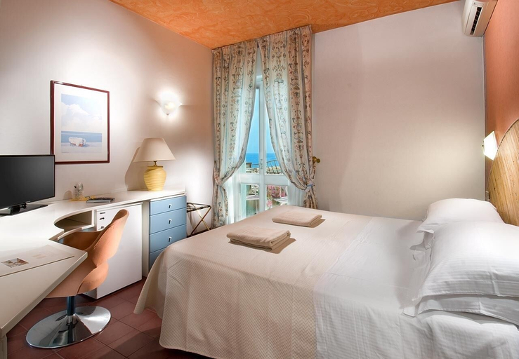 Bedroom 4, Hotel Sarti, Rimini