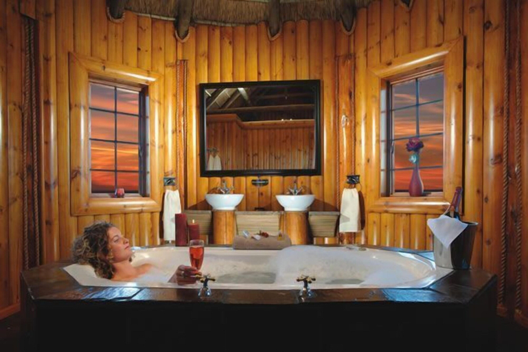 Bathroom 5, Addo Afrique Estate, Cacadu