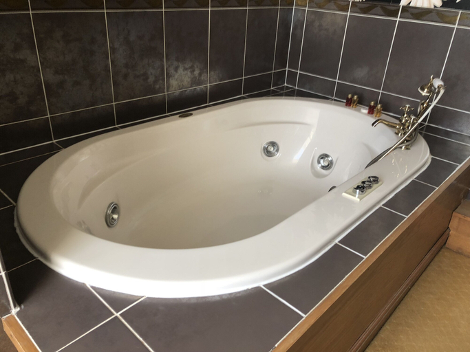 Bathroom 3, Calf's Head Hotel, Lancashire