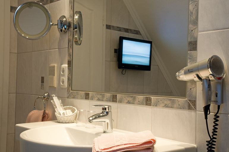 Bathroom 3, Hotel Acht Linden, Harburg