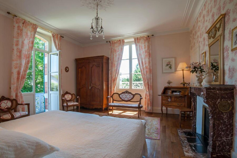 Bedroom 4, L'Oustal, Cher
