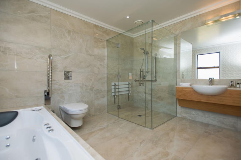 Bathroom 5, Mangapapa Hotel, Hastings city