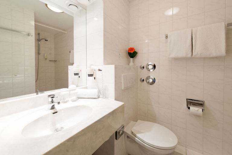 Bathroom 5, ACHAT Hotel Schwarzheide Lausitz, Oberspreewald-Lausitz