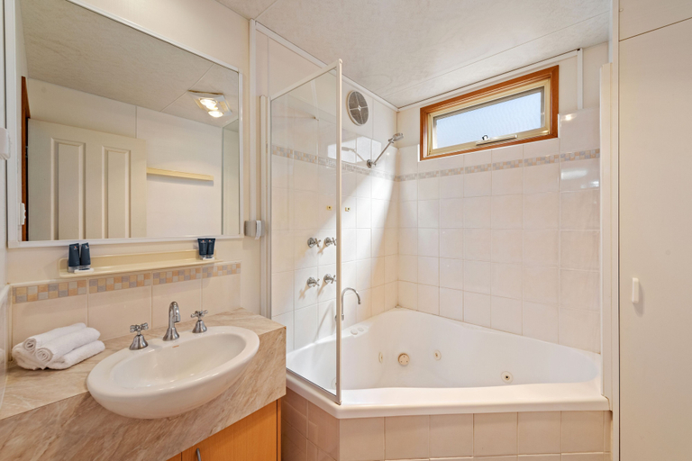Bathroom 5, Discovery Parks - Maidens Inn, Murray