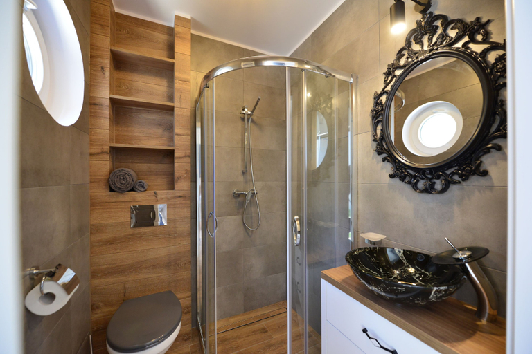 Bathroom 3, Jastrzebia Marina, Puck
