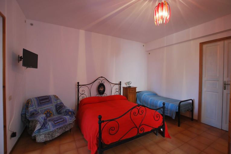 Bedroom 4, Canneto Beach, Messina