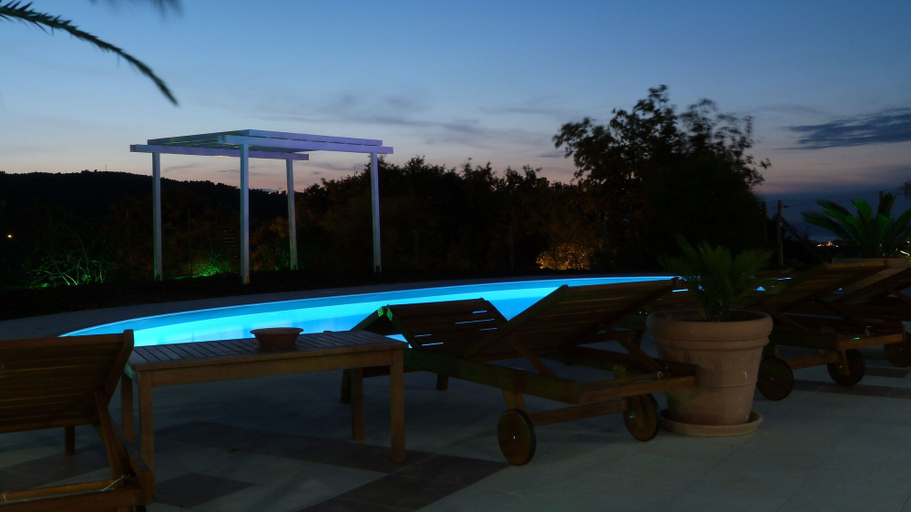 Outdoor pool 2, B&B White House, Foggia