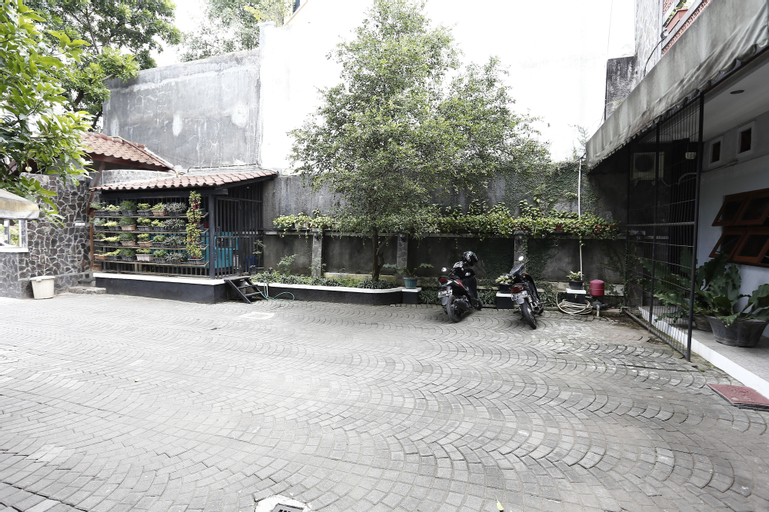 Exterior & Views 2, Reddoorz near Lempuyangan Station 2, Yogyakarta