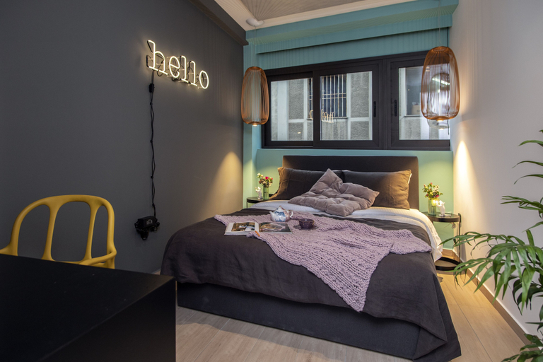 Bedroom 3, 14 Reasons Why, Attica