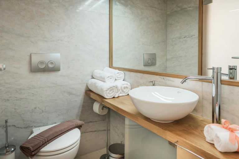Bathroom 3, Neoria Houses, Crete