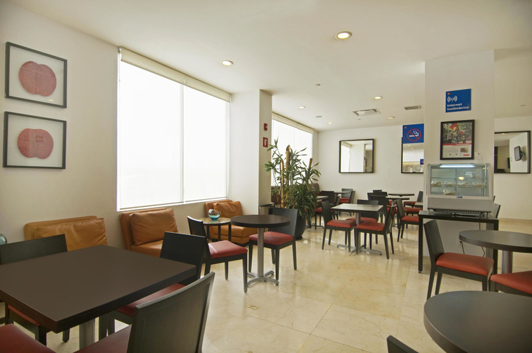 Food & Drinks 5, One Toluca Aeropuerto, Otzolotepec
