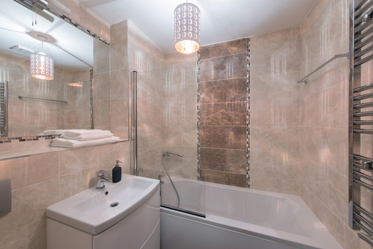 Bathroom 2, Apartment - Heart of Dublin City, Dublin