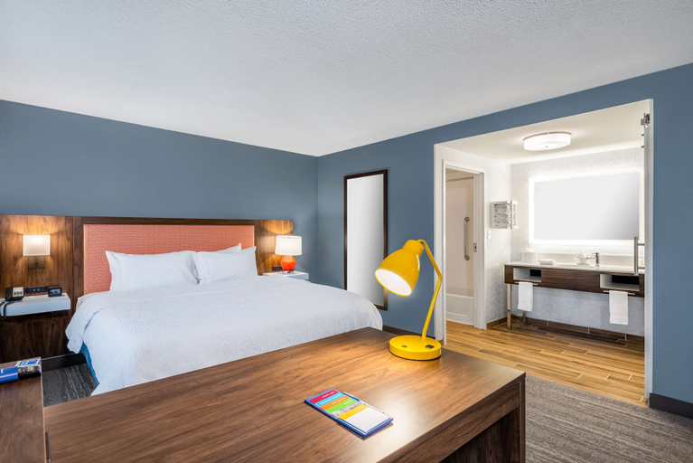 Bedroom 3, Hampton Inn & Suites Hopkinsville, Christian