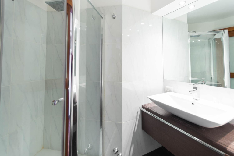 Bathroom 5, Porta Nuova 52 Apartment, Milano