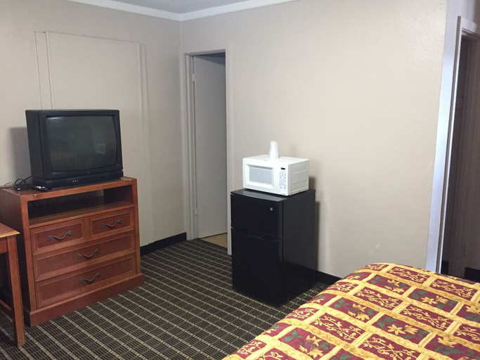 Bedroom 4, Economy Motel, Okaloosa