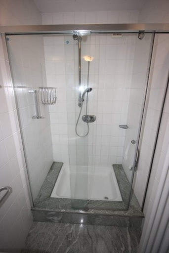 Bathroom, White House, Como