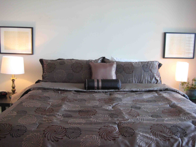 Bedroom 3, Chicago Downtown Condo - Michigan Ave Suite ID 14-15, Cook