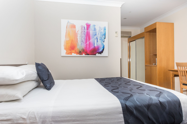 Bedroom 2, West End Motor Lodge, Orange