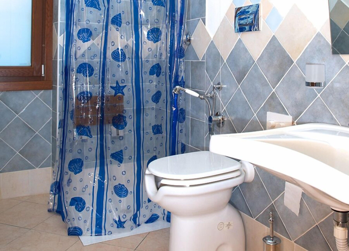 Bathroom 3, Il Nespolo Fiorito, Nuoro