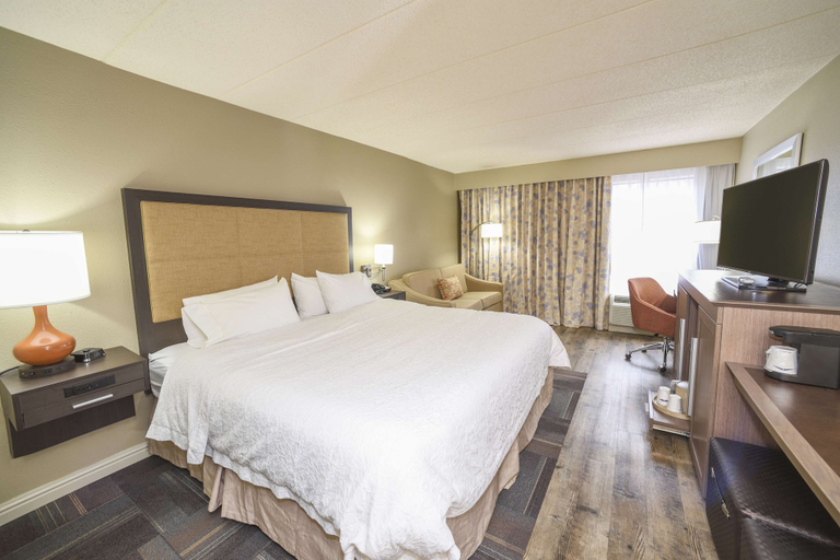 Bedroom 4, Hampton Inn Cincinnati-Eastgate, Clermont