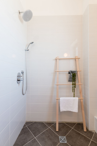 Bathroom 4, Artsy Modern Bright Apt in Bat Yam