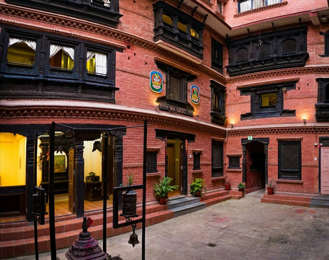 Exterior & Views