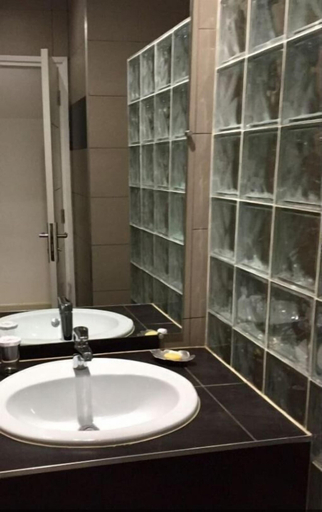 Bathroom 4, Plumeria Hotel, Vakinankaratra
