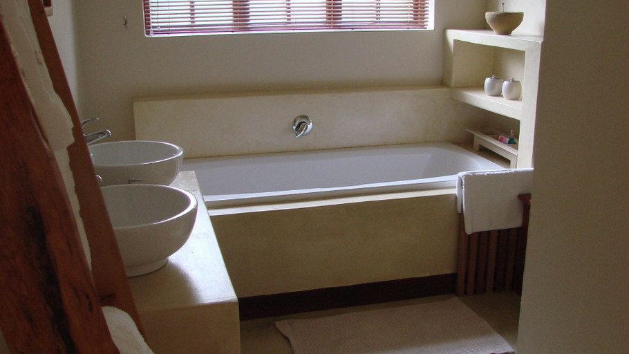 Bathroom 4, Die Waenhuis Guest House, Eden