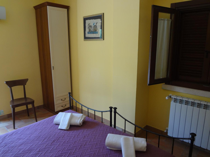 Bedroom 3, Le stanze di bacco, L'Aquila