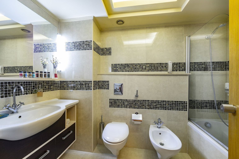 Bathroom 5, Leonardo Kolymbia Resort - All Inclusive, South Aegean