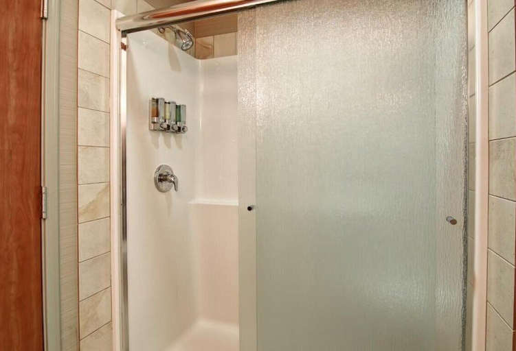Bathroom 4, Canalta Hotel Assiniboia, Division No. 3