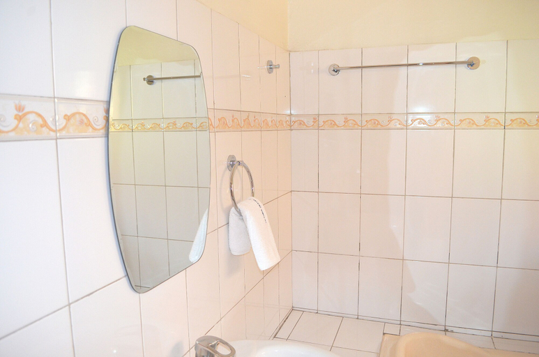 Bathroom 3, Victoria Travel Hotel, Kampala