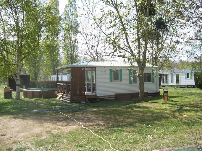 Exterior & Views 1