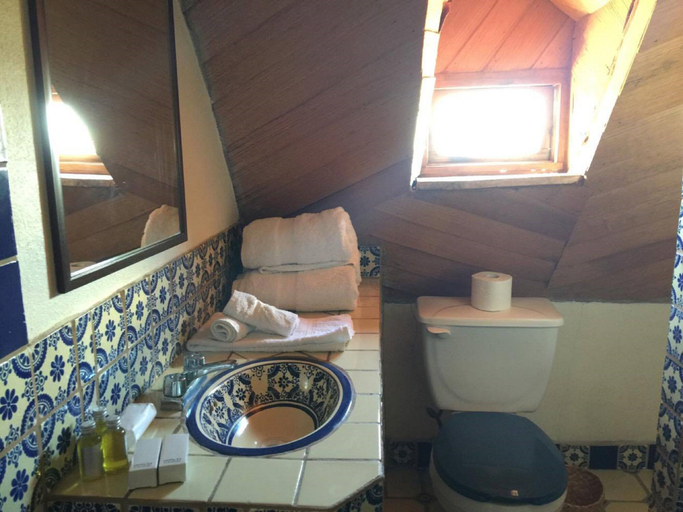 Bathroom 3, Vistahermosa, Allende