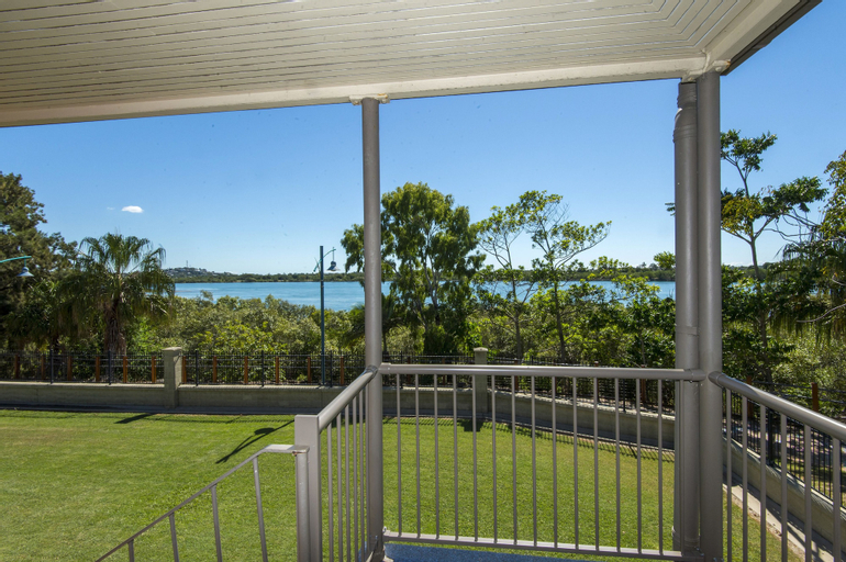 Exterior & Views 9