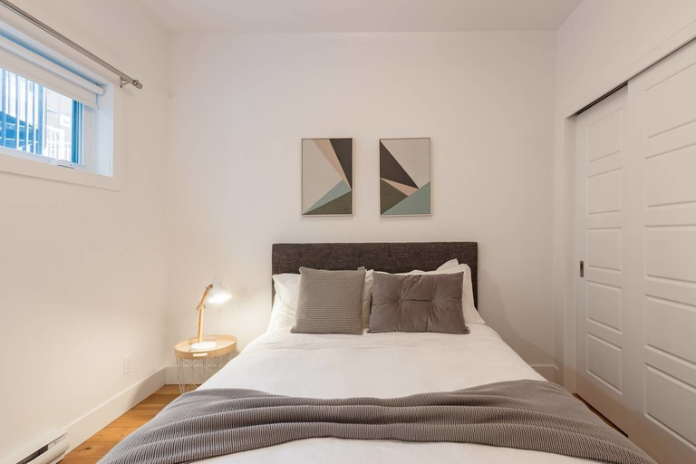 Bedroom 4, Exquisite Modern Condo in Little Italy, Montréal
